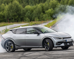 Kia EV6 GT race 02